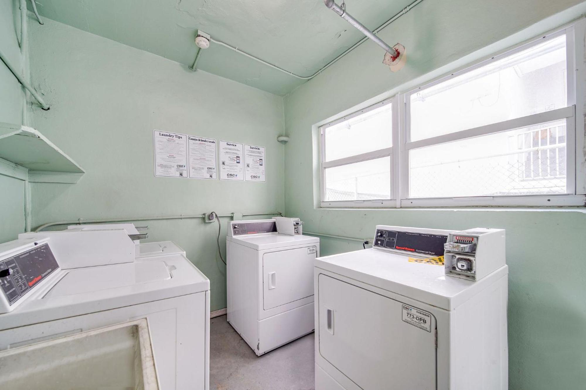 Deco Beachside Apt, W/2 Queen Beds, Washer/Dryer Miami Beach Bagian luar foto