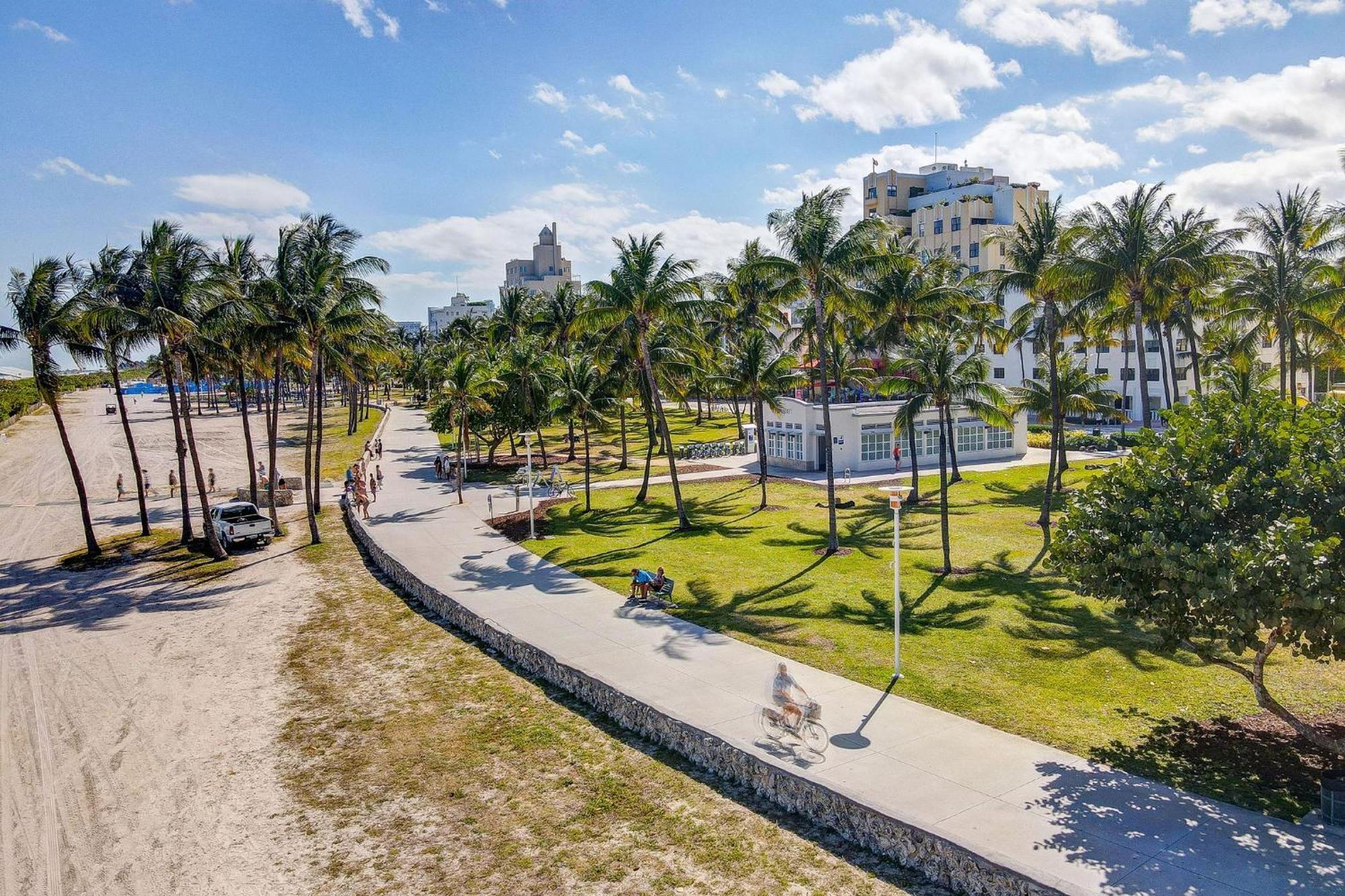 Deco Beachside Apt, W/2 Queen Beds, Washer/Dryer Miami Beach Bagian luar foto
